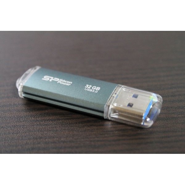 USB ფლეშ მეხსიერება Silicon Power Marvel M01 USB 3.0 32 GB Flash Drive SP032GBUF3M01V1B - Icy blue