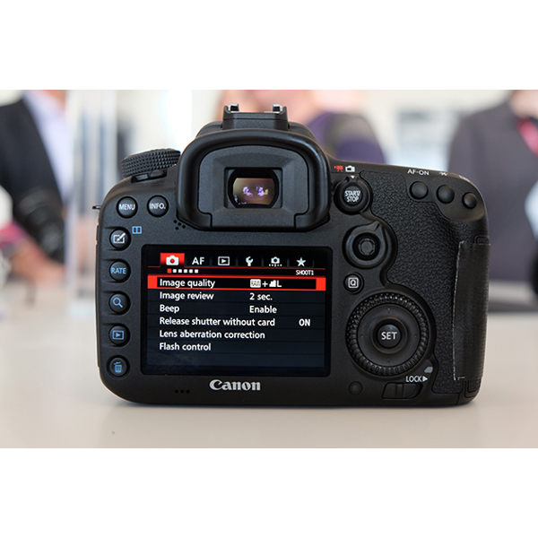 ფოტოაპარატი CANON EOS 7D Mark II + Wi-Fi Adaptor