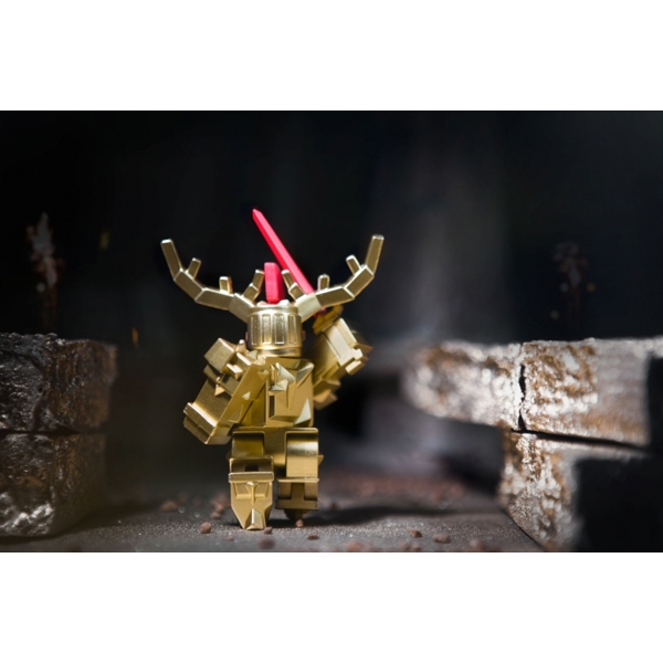 Jazwares Roblox ROG0172 - Core Figures Fantastic Frontier Gold Corrupted Knight W6