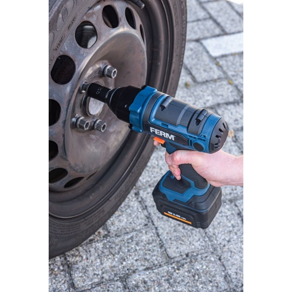 ქანჩსახრახნი FERM CDM1127 Cordless Li-Ion Impact Wrench with 2 Sockets/Battery and Charger, 18 V, Blue