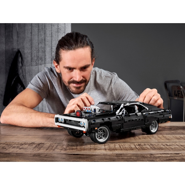 ასაწყობი მანქანა Lego 42111, Technic Dom's Dodge Charger