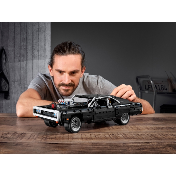 ასაწყობი მანქანა Lego 42111, Technic Dom's Dodge Charger