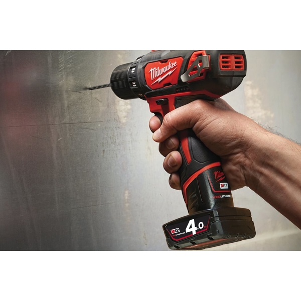 სახრახნისი Milwaukee M12BDD-202C, 12V, 2Ah, 1500Rpm, Red