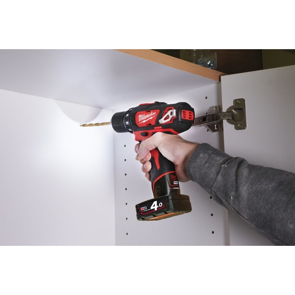 სახრახნისი Milwaukee M12BDD-202C, 12V, 2Ah, 1500Rpm, Red