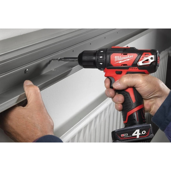 სახრახნისი Milwaukee M12BDD-202C, 12V, 2Ah, 1500Rpm, Red