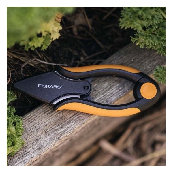 Fiskars SP-220, Gardening Scissors, Black/Orange