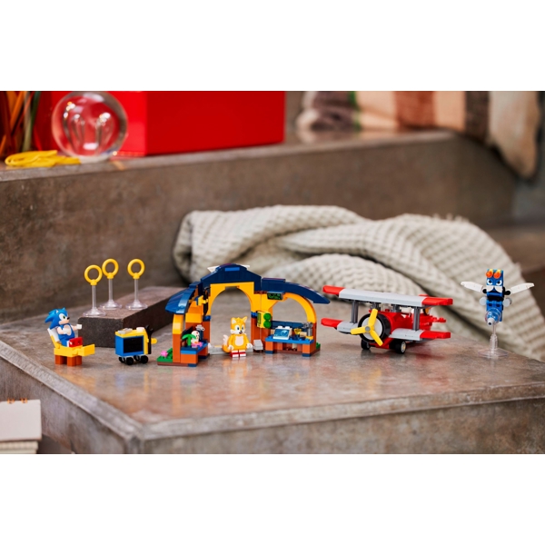 ასაწყობი კონსტრუქცია Lego 76991, Sonic The Hedgehog Tails' Workshop And Tornado Plane