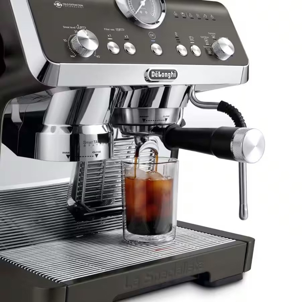 Coffee Machine DeLonghi EC9555.BK La Specialista, 1550W, 2L, Opera Black