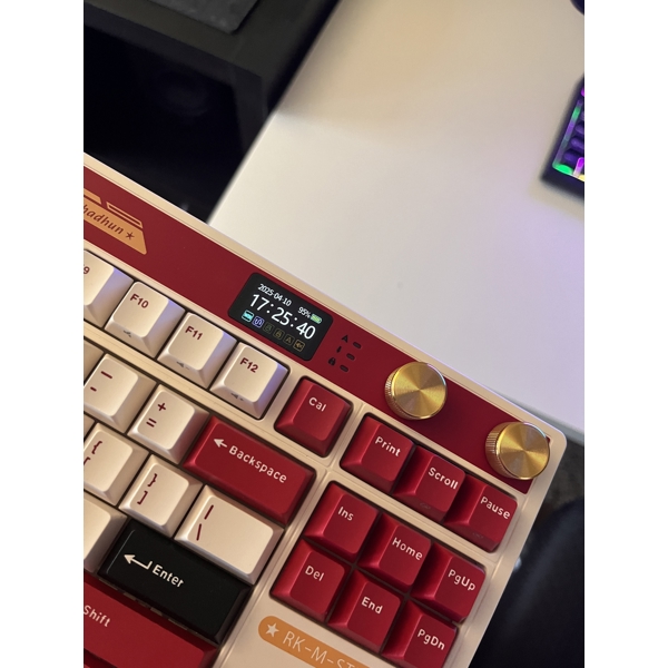 კლავიატურა Royal Kludge RKM87 RGB Mechanical Keyboard, Cream Switch, Hot Swappable, Wireless, Type-C, Bluetooth, 2.4GHz, Famicom