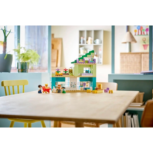 ასაწყობი კონსტრუქცია Lego 10470 Duplo Town 3 in 1 Modern Family House with Figures, Prefabricated Construction