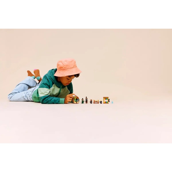 ასაწყობი კონსტრუქცია Lego 76460 Harry Potter Hogwarts Castle: Sorting Hat Ceremony, Prefabricated Construction