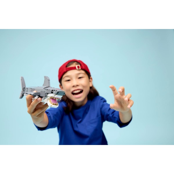 ასაწყობი კონსტრუქცია Lego 31381 Creator 3-in-1 Fierce Shark with a Treasure Chest, Prefabricated Construction