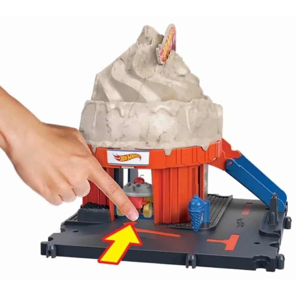 City Downtown Ice Cream Shop Mattel Hot Wheels HKX38