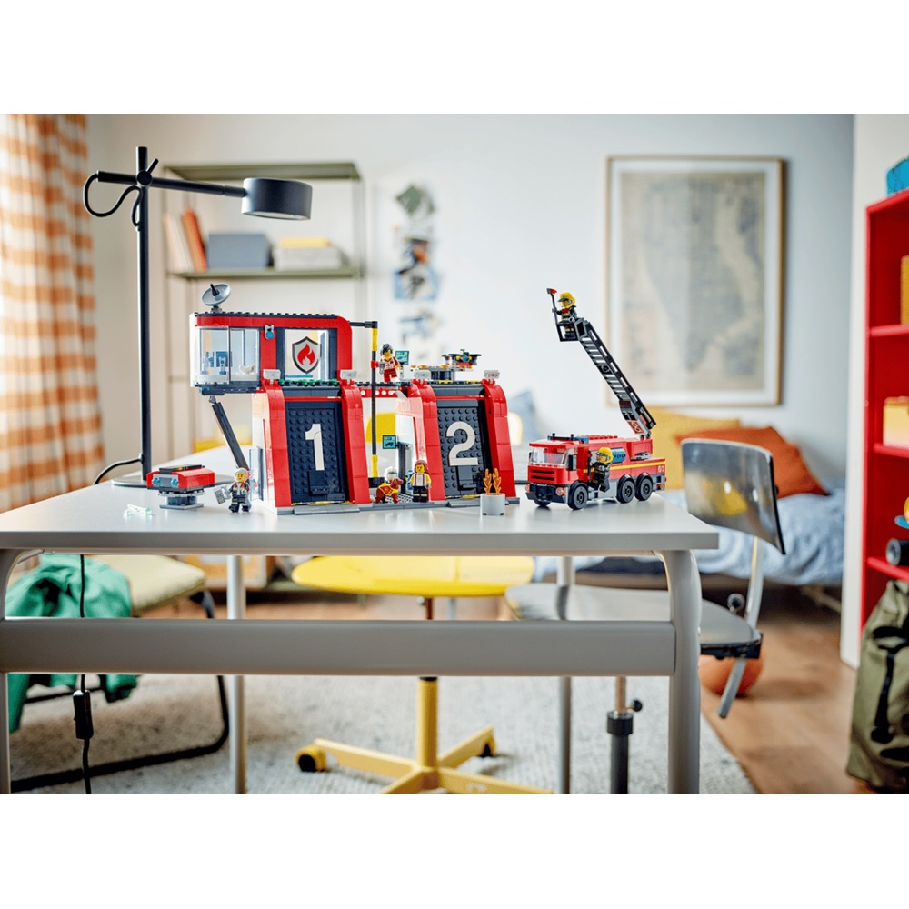 Prefabricated Construction Lego 60414 City, Fire station with a fire truck