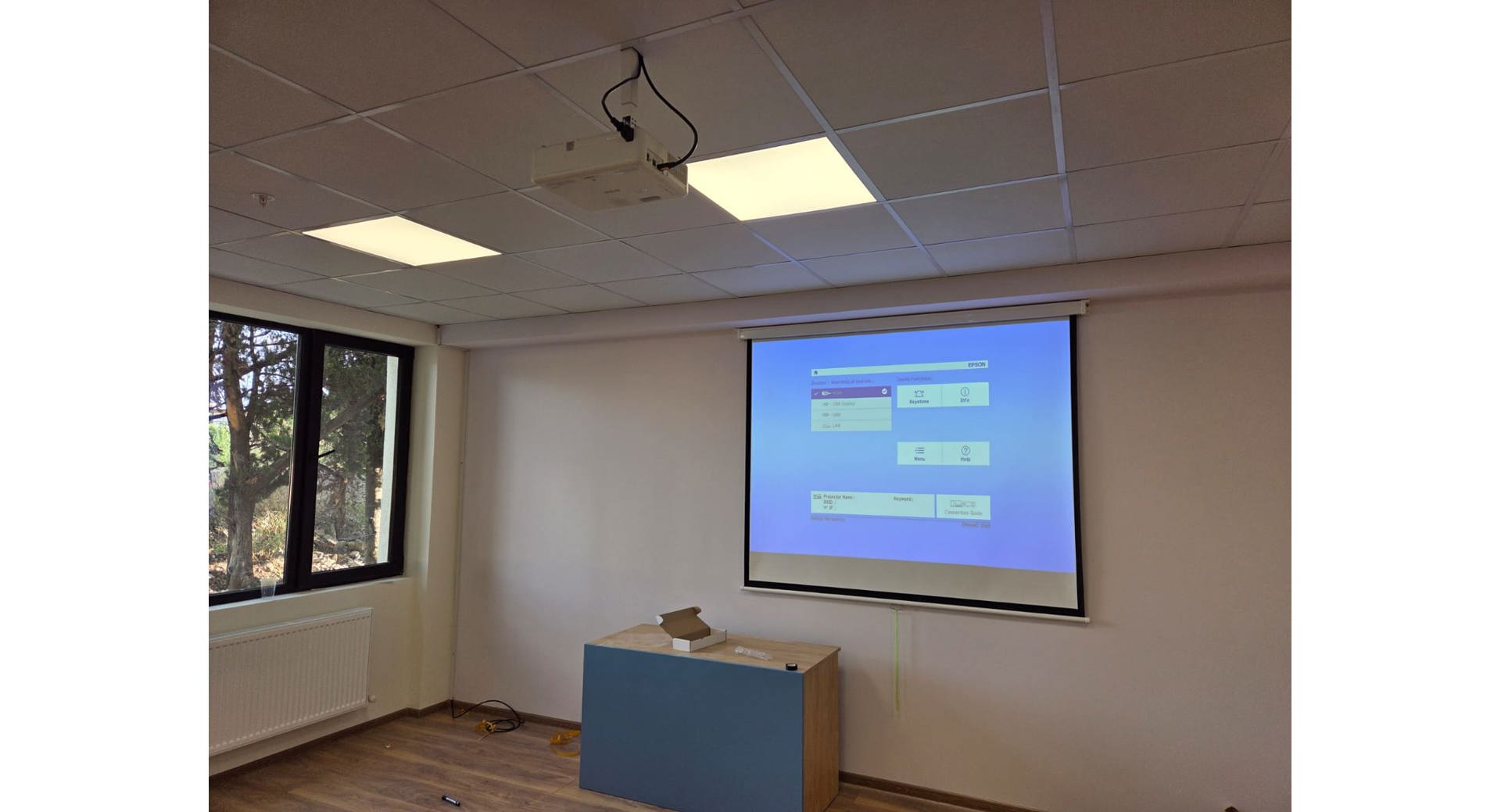 School Coral — supply, installation, and training for 12 projectors and 12 projector screens