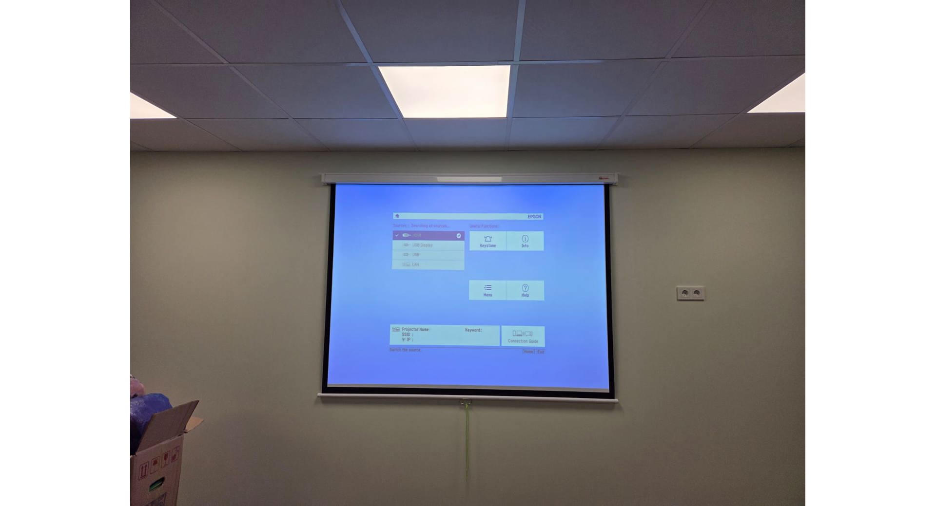 School Coral — supply, installation, and training for 12 projectors and 12 projector screens