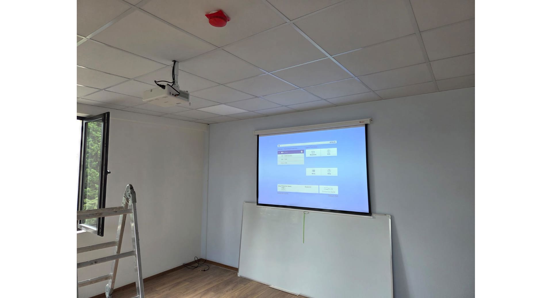 School Coral — supply, installation, and training for 12 projectors and 12 projector screens