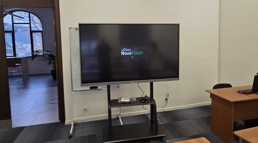 CAUCASUS UNIVERSITY - Installation and training for 30 interactive display and 30 stand