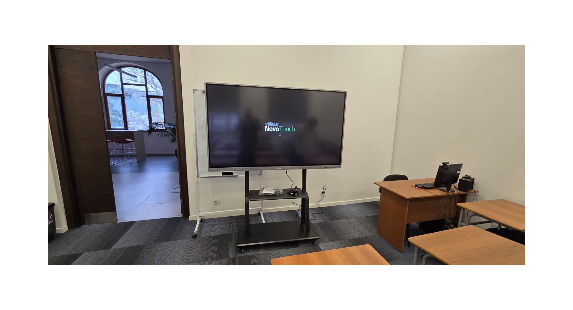 CAUCASUS UNIVERSITY - Installation and training for 30 interactive display and 30 stand