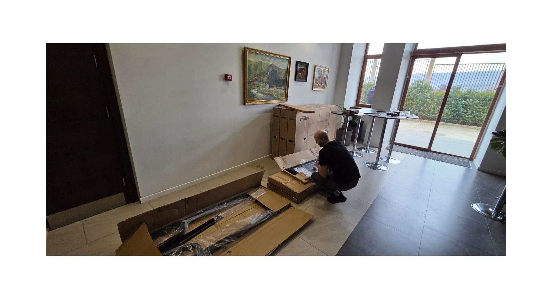 CAUCASUS UNIVERSITY - Installation and training for 30 interactive display and 30 stand