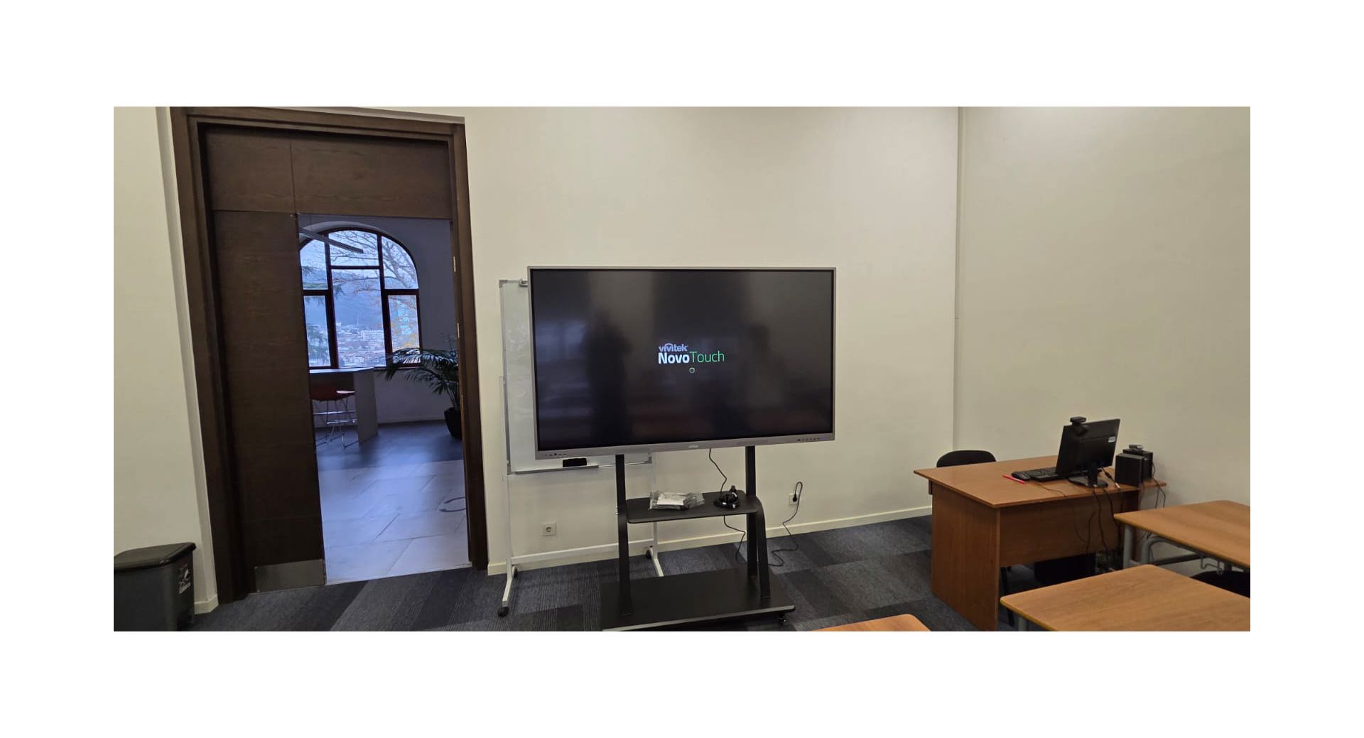 CAUCASUS UNIVERSITY - Installation and training for 30 interactive display and 30 stand